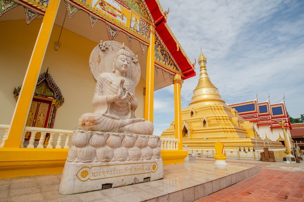 Foto grande pagoda nel tempio