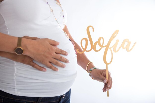 Foto grande pancia incinta bambino che porta la maternità