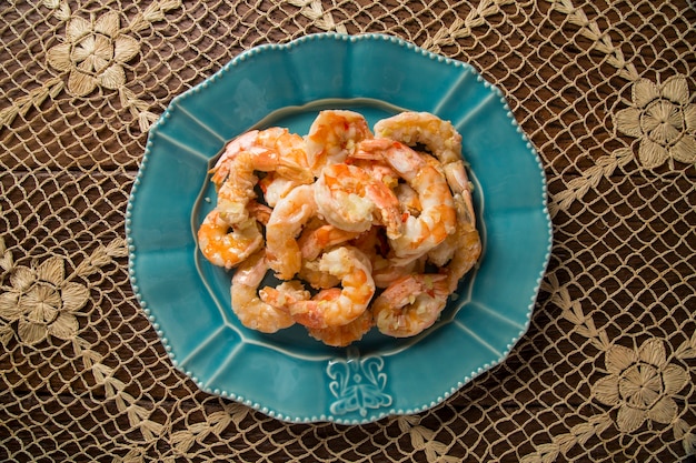 Photo big shrimp roasted in the pan - camarao no bafo