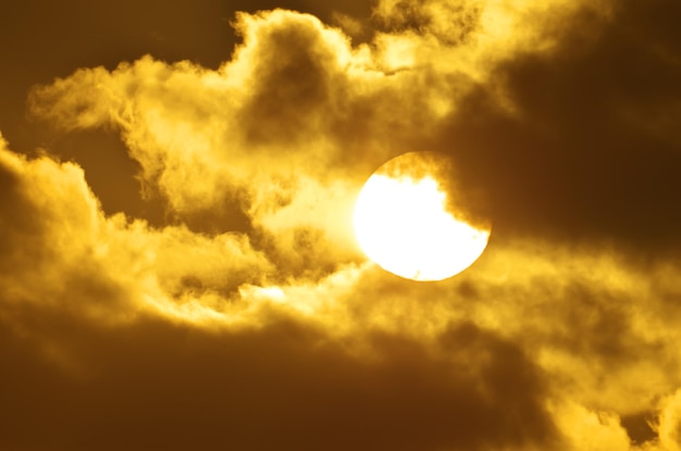 日没の大きな太陽自然の構成