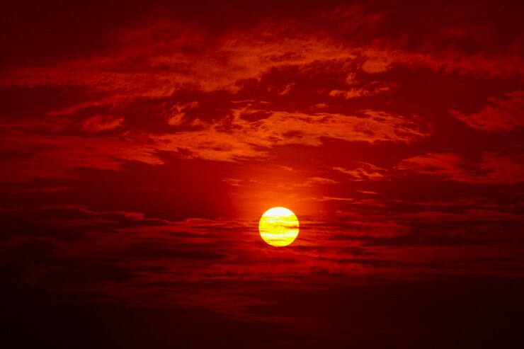 大きな太陽、夕焼け空