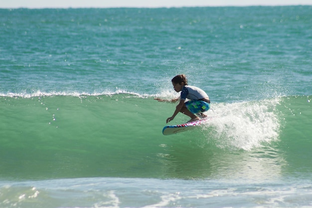 Big wave surfer Uitdagingen en prestaties in sport en gezondheid