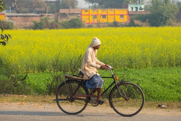 Bihar India - February 14,  2016 : Unidentified people and traffic of india