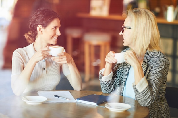 Foto bijeenkomst per kopje koffie