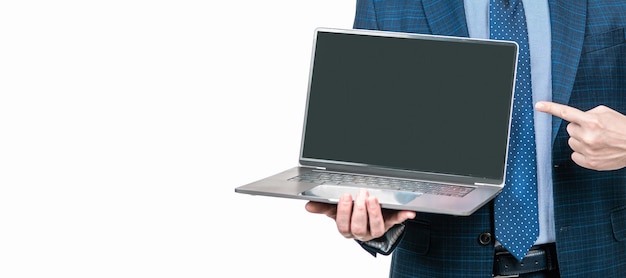 Bijgesneden zakenman man wijzende vinger op laptop scherm voor kopie ruimte advertentie bedrijf Horizontale posterontwerp Web banner koptekst kopie ruimte