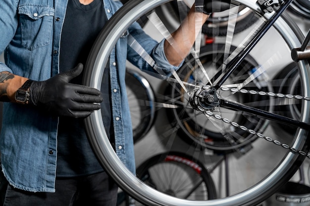 ワークショップでのバイクの作成