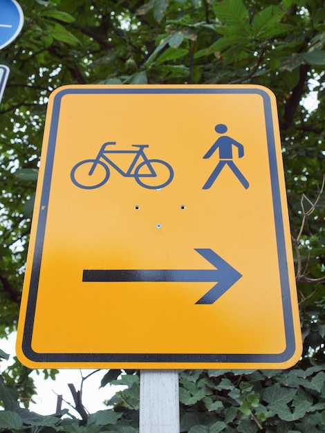 Photo bike lane sign