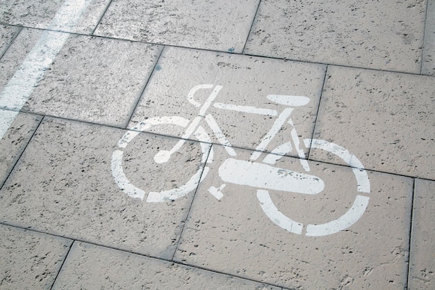 Foto simbolo della pista ciclabile su strada