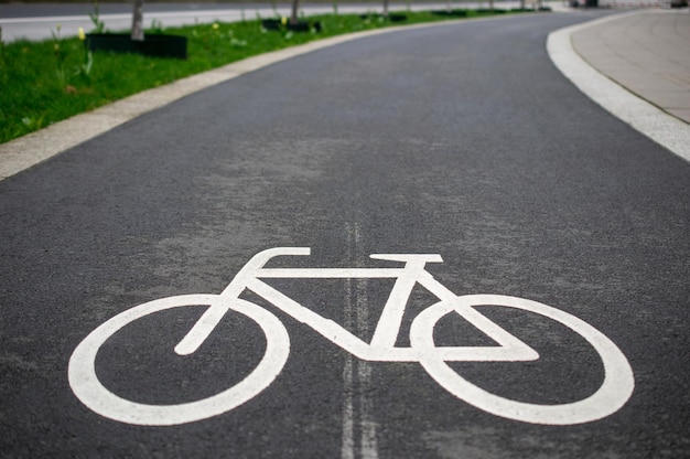 A bike lane with a sign that says'bike lane '