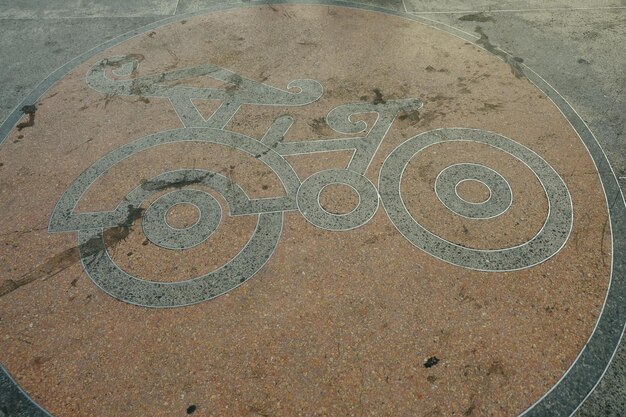 A bike symbol on the ground