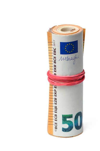 Biljetten van 50 euro gerold in een buis op een witte achtergrond 2