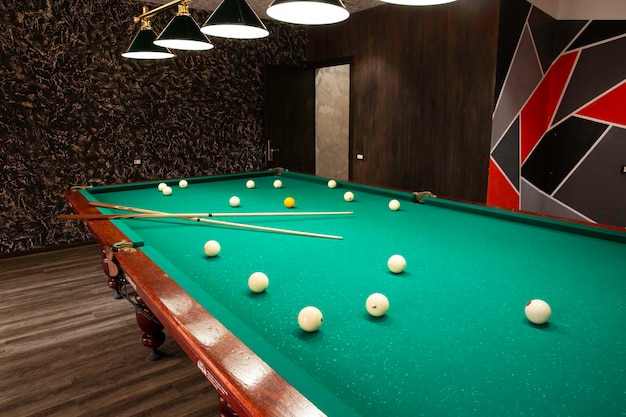 Photo billiard balls on green pool table