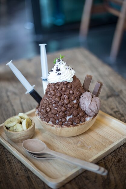 Foto bingsu topping con gelato al cioccolato