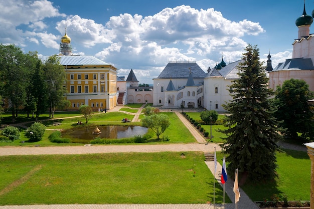 Binnen Kremlin van oude stad van Rostov Groot Rusland