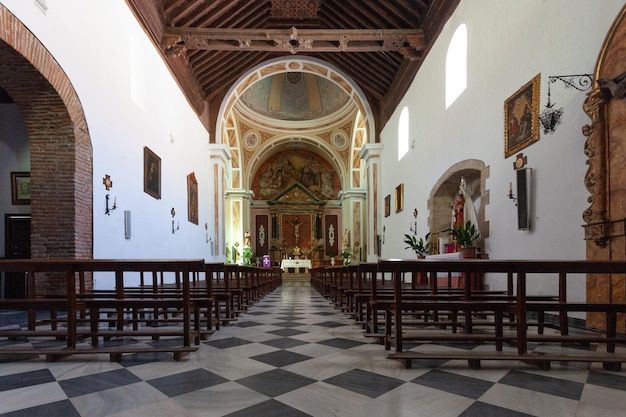 binnenaanzicht van de historische kerk van Alquife, Granada