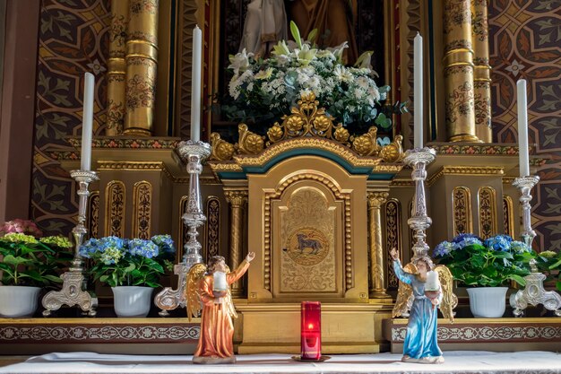 Binnenaanzicht van de parochiekerk in Ortisei