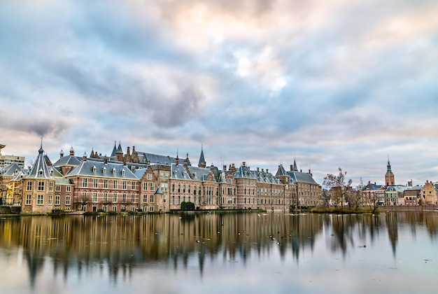 Фото Дворец binnenhof здание голландского парламента в гааге, нидерланды