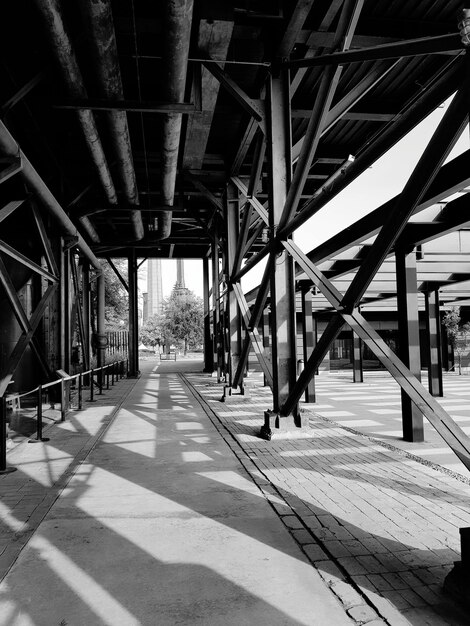 Foto binnenkant van de voetgangersbrug