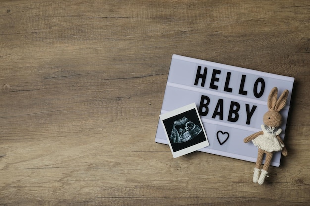 Foto binnenkort babyconcept met letterbord