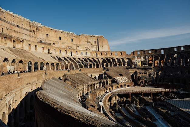 Binnenland van het Colosseum, Rome, Italië.