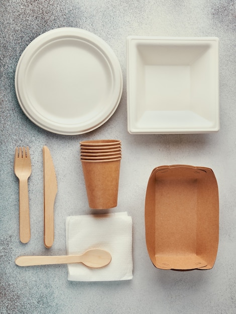 Biodegradable disposable tableware. Paper plates, cups, boxes.