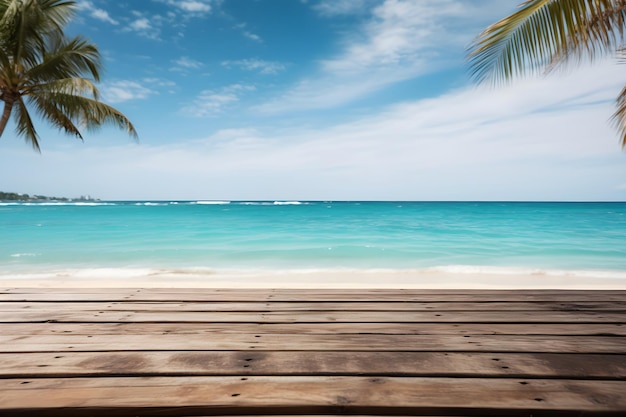 Biologisch product Houten tafel en kokosnootboom tegen de achtergrond van het strand