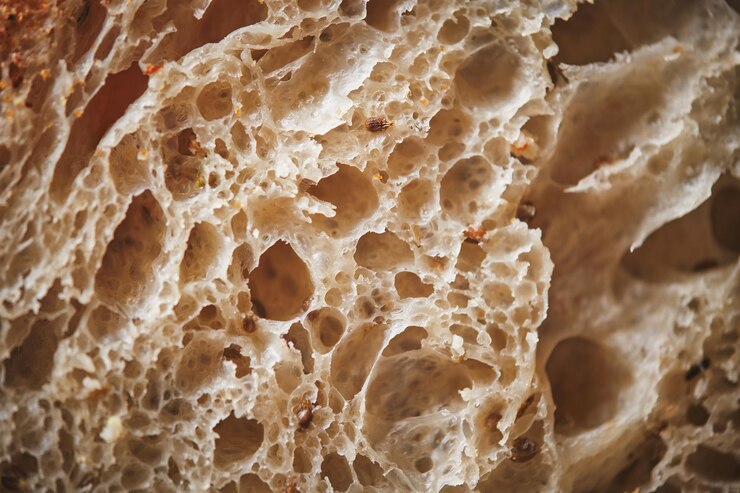 Foto biologisch zuurdesembroodkruim met volkoren meel