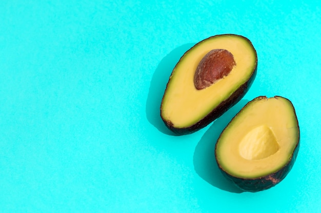 Biologische avocado bovenaanzicht