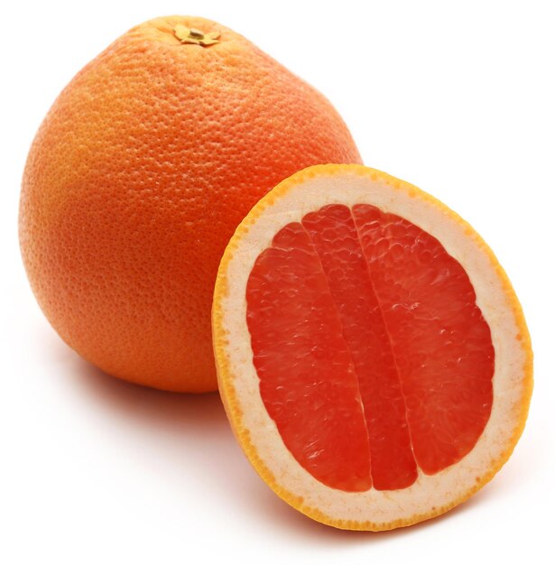 Biologische grapefruit op witte achtergrond