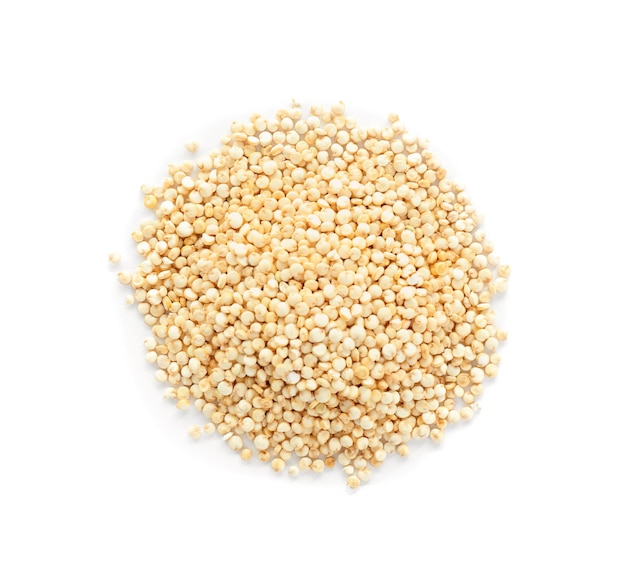 Biologische quinoa zaden op witte achtergrond