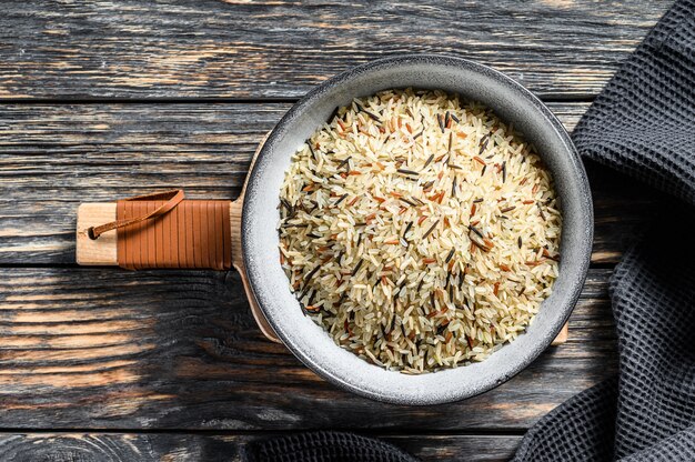 Biologische rijst, gemengde rijst in een kom