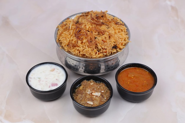 BIRIYANI RIJST, KIP BIRIYANI CHENNAI DUMK BIRIYANI