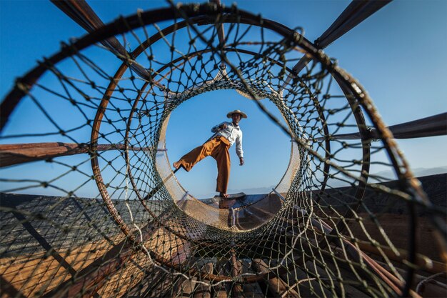 Birmaanse visser bij Inle-meer, Myanmar