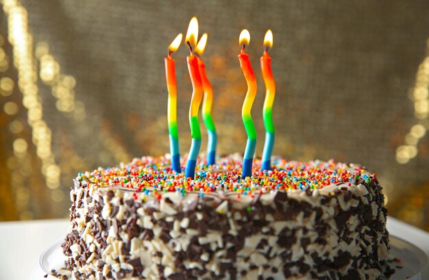 Photo birthday cake on dark background