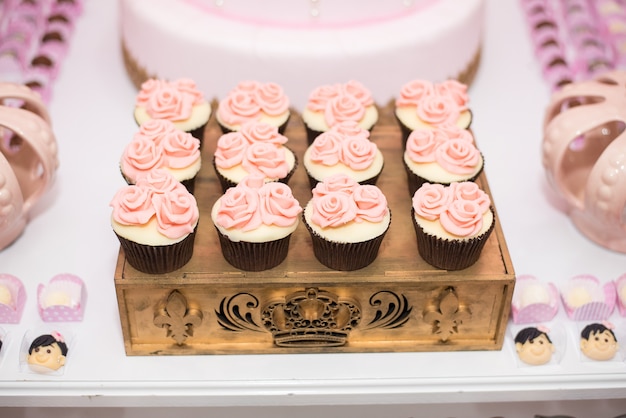 Birthday table with candies, crown theme - cupcakes