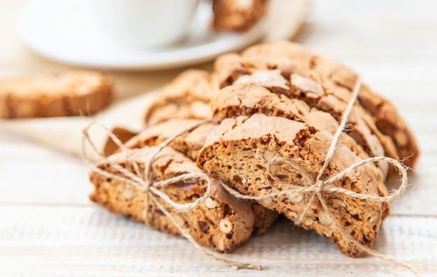 Biscotti op tafel voor thee Selectieve focus Eten