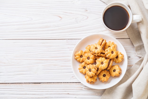 biscuit with pineapple jam on wooden background