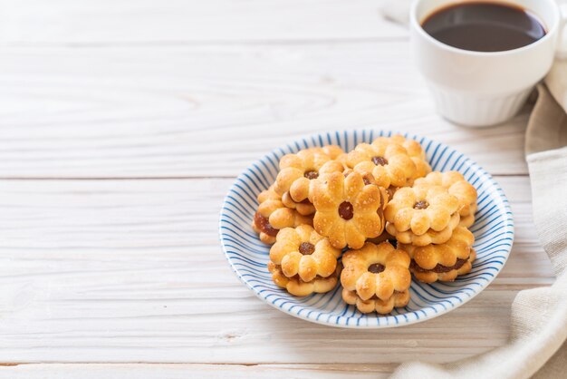 biscuit with pineapple jam