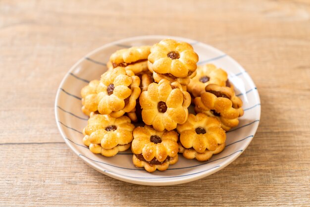 biscuit with pineapple jam