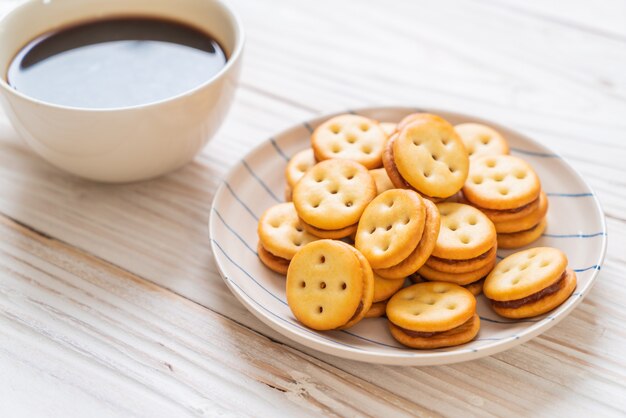 biscuit with pineapple jam