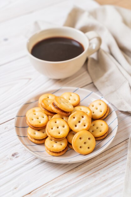 biscuit with pineapple jam