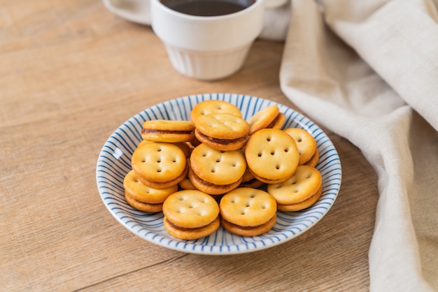 biscuit with pineapple jam