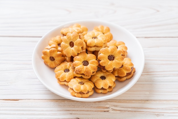 biscuit with pineapple jam