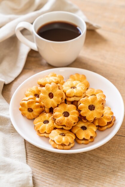 biscuit with pineapple jam