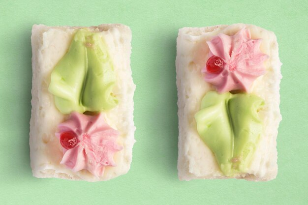 Biscuitcakes op groen