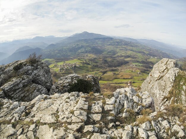 Bismantova steen een rotsformatie in de Toscaans-Emiliaanse Apennijnen (Italië)
