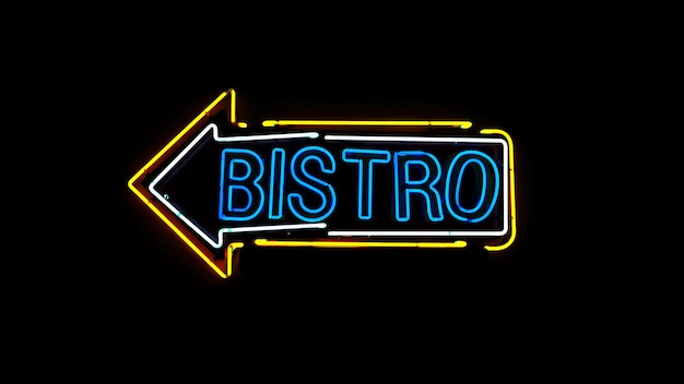 Bistro neonreclame in de nacht.