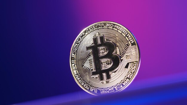 사진 비트코인 및 주식 시장 그래프 바 암호화폐 bitcoin 주식 성장 가상 자산에 투자 차트 및 비트코인이있는 투자 플랫폼 암호 화폐 주식 시장 디지털 돈