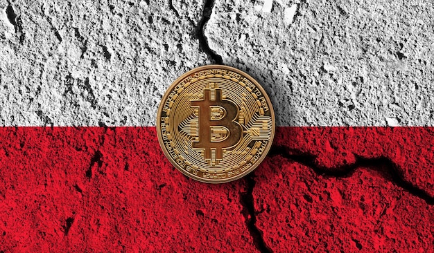 ひびの入ったポーランドの旗の暗号制限を備えたビットコイン暗号通貨コイン
