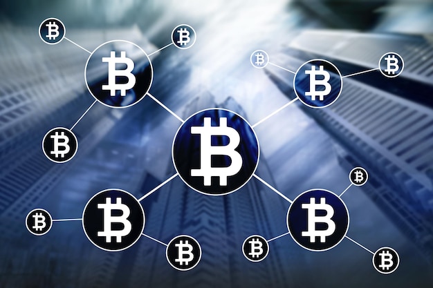Foto concetto di criptovaluta bitcoin e tecnologia blockchain su sfondo sfocato di grattacieli